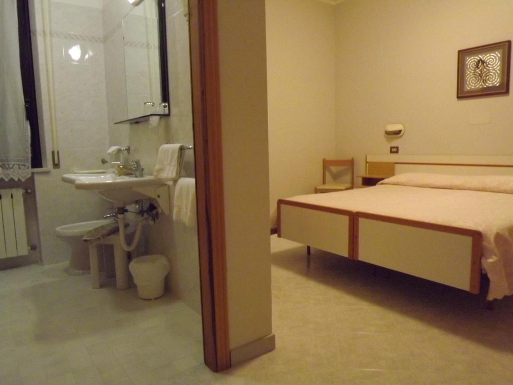 Hotel Cristina Кианчано Терме Стая снимка