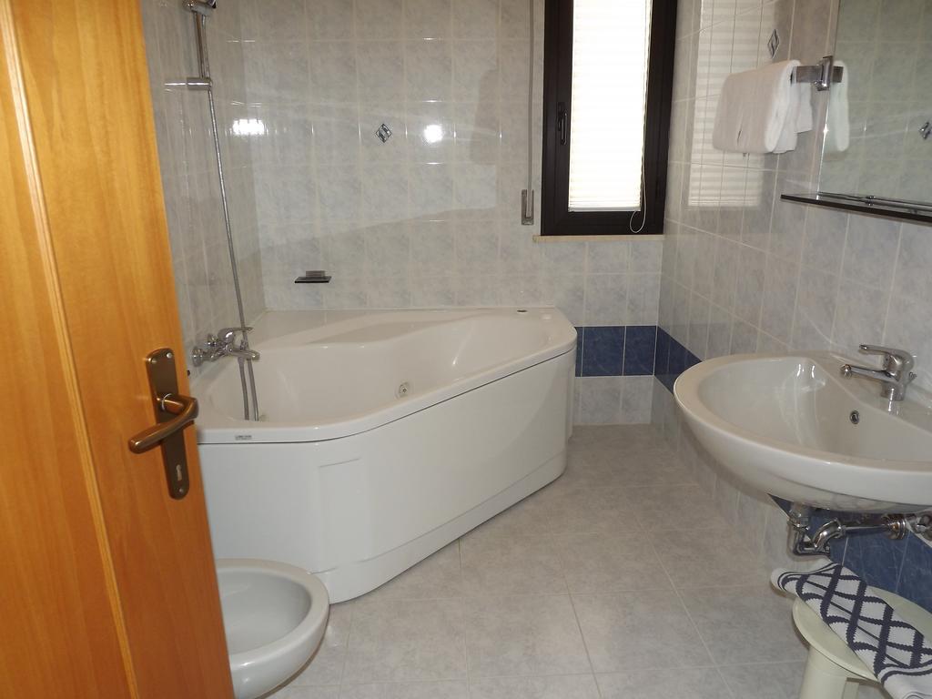 Hotel Cristina Кианчано Терме Екстериор снимка